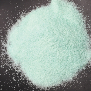 Prix ​​usine de haute qualité sulfate ferreux de traitement des eaux usées 25 KG/sac pureté 99.8 cristal vert 